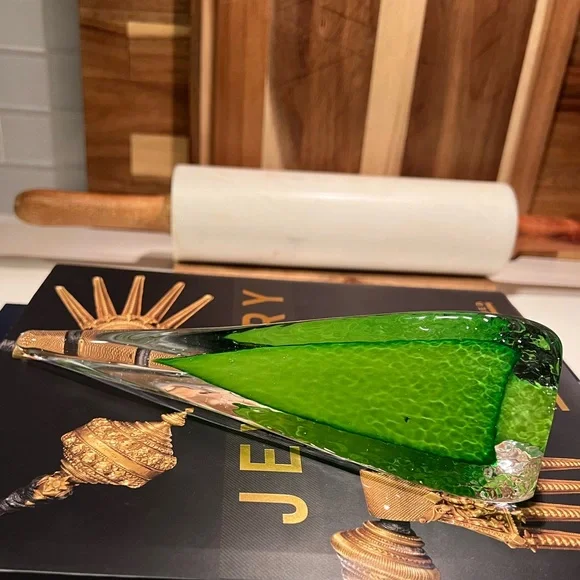 Scandinavian Crystal Art Glass Christmas Tree Emerald Modern Sculpture (8.5”) - Picture 2 of 5